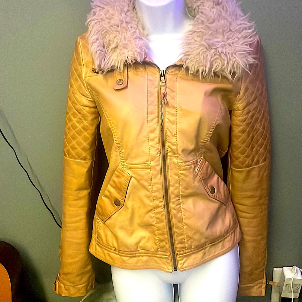 GORGEOUS Beige faux leather fur collar jacket
